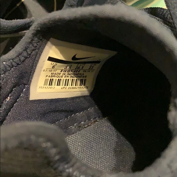 Air Hurache by Nike kid size 6...navy blue - Picture 5 of 5
